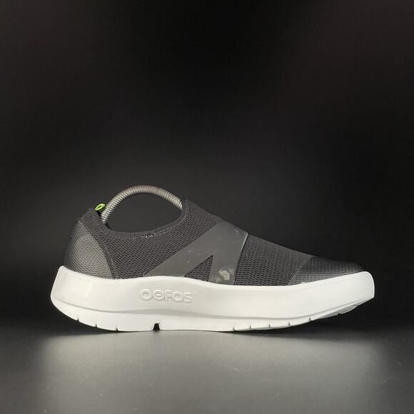 Oofos OOmg eeZee Men’s Size 10 Comfort Slip On Recovery Sneakers Shoes Black EUC